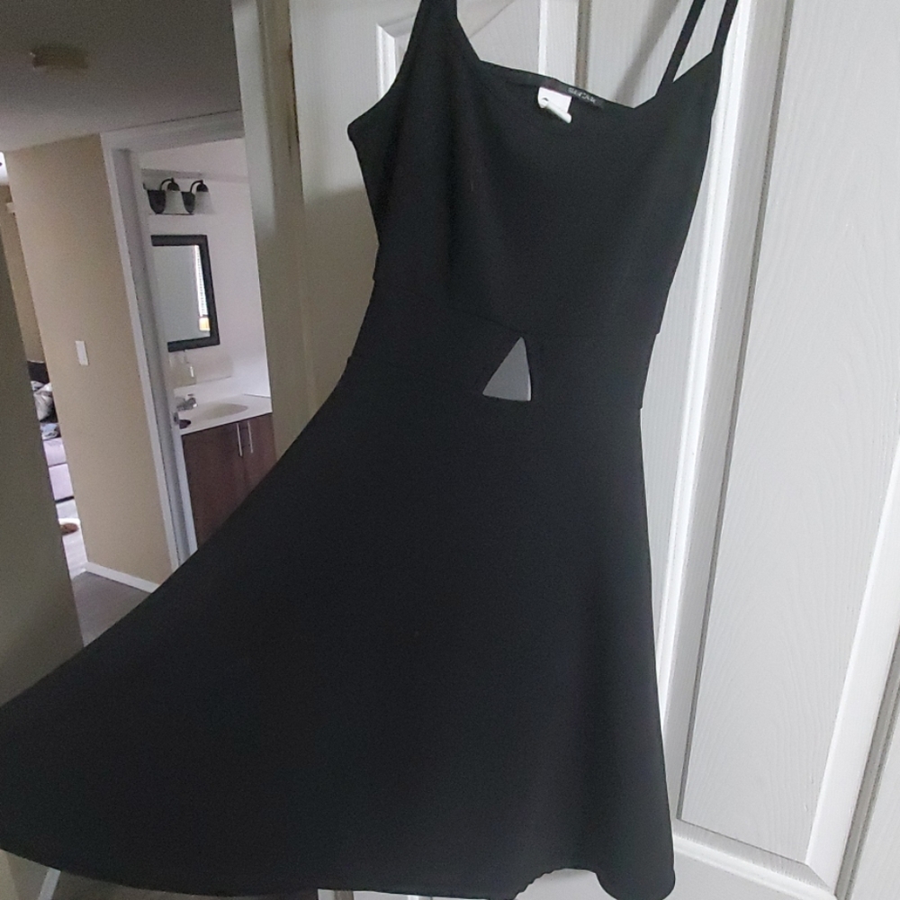 Dress - Picture 2 of 5